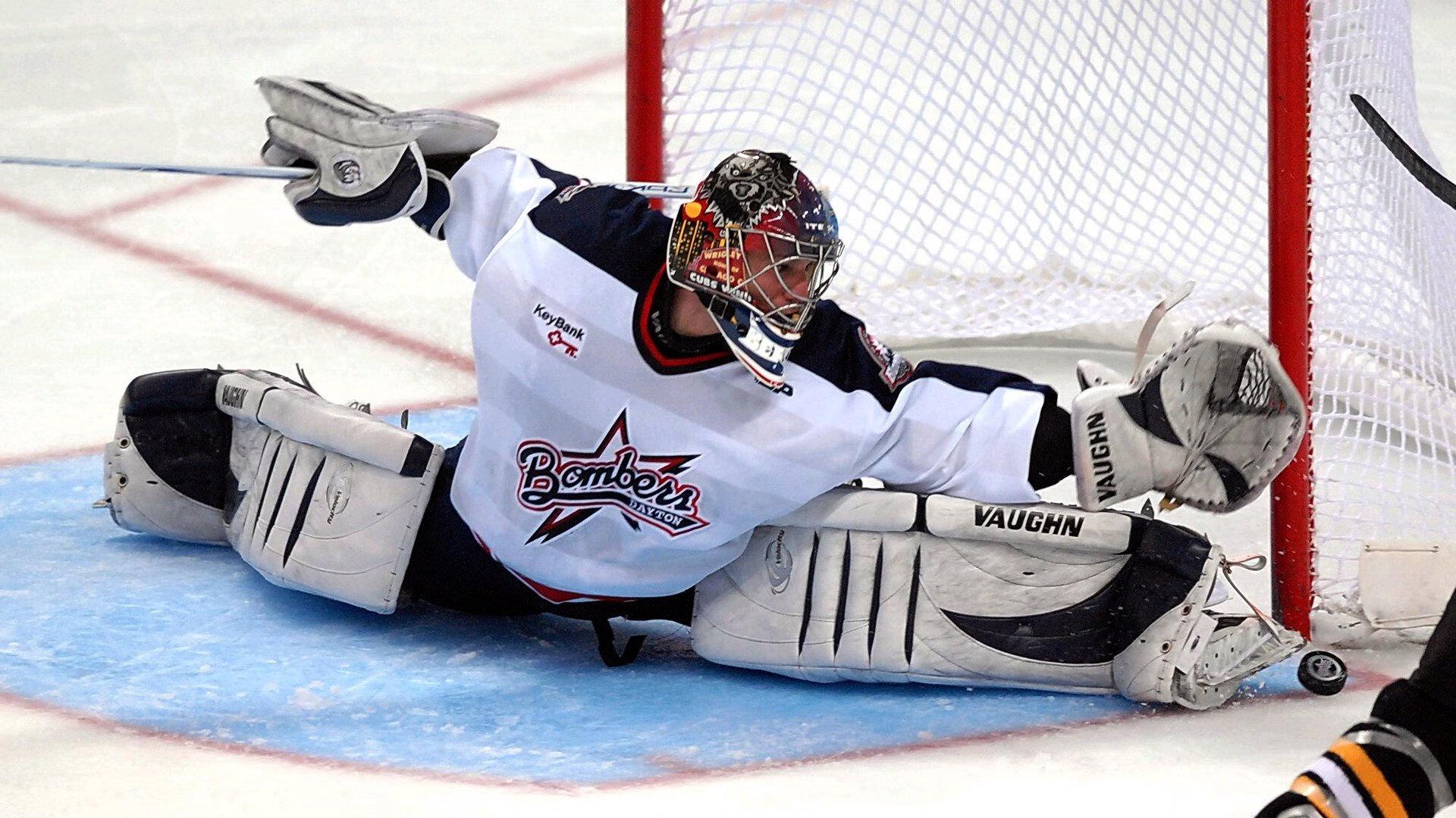 智能机器人训练助力乒乓球选手提高反应速度，机器人辅助乒乓球运动员进行训练