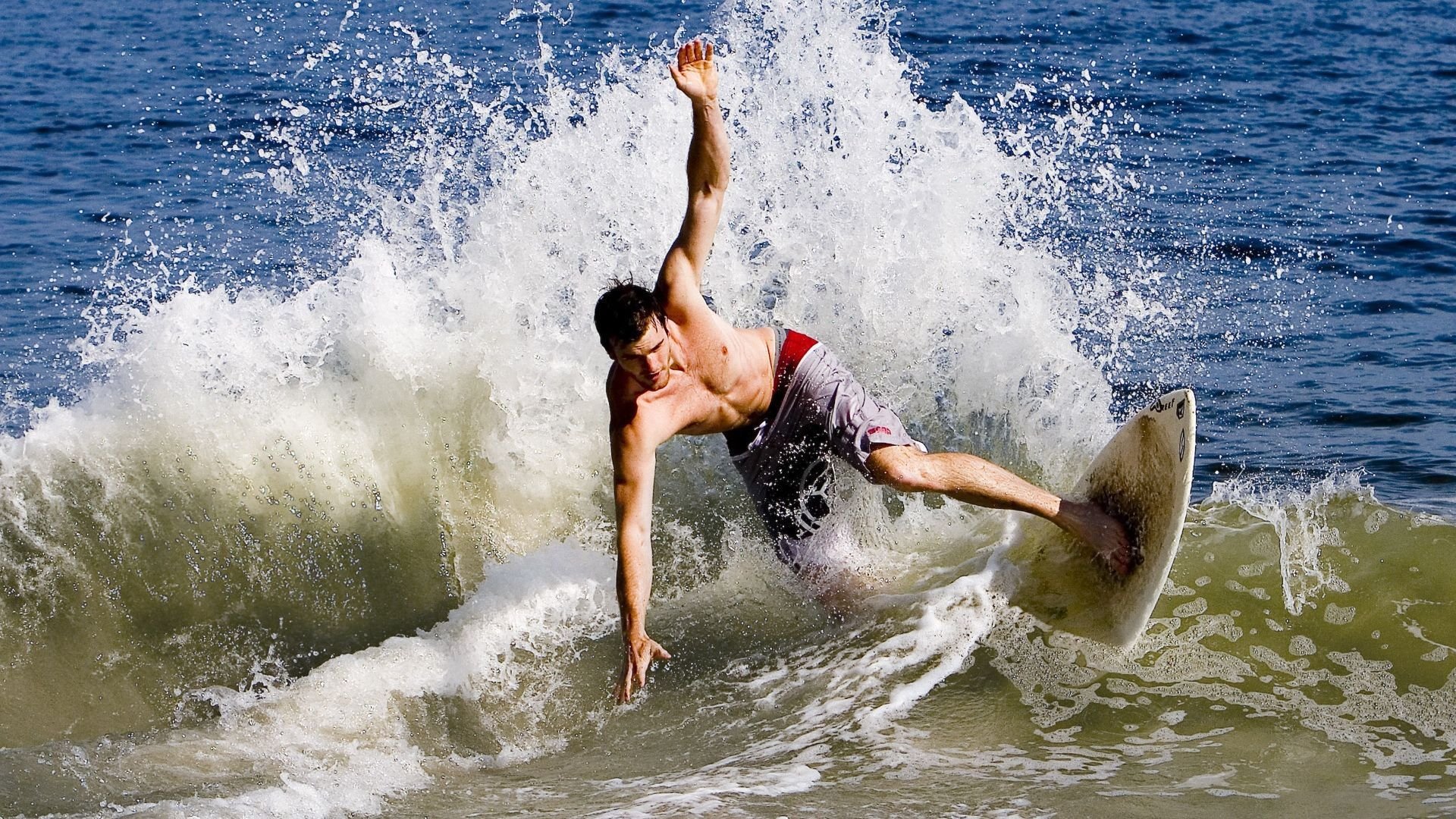 JiuyouAPP下载-“天府新区沙滩手球赛：运动员挑战极限速度”